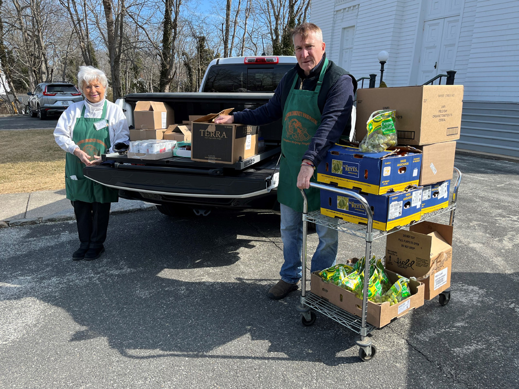 2-Evie__and-Jim-unloading-fo